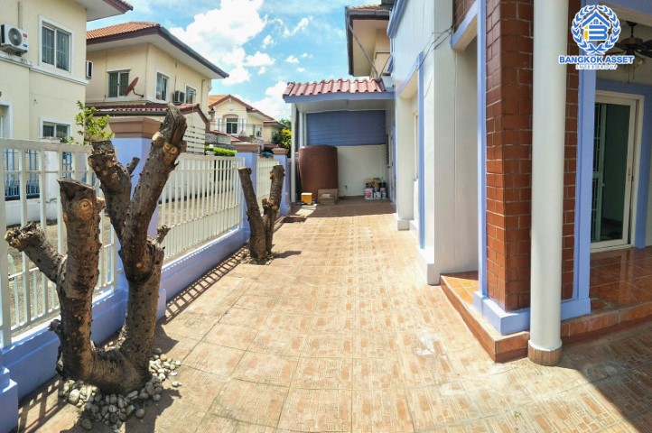 ทาวน์เฮ้าส์มือสองกรุงเทพมหานคร โครงการ เดอะคอนเนค3 ดอนเมือง #หลังมุม บนเนื้อที่กว้างขวางถึง 27 ตร.ว. ฟังก์ชัน 3 ห้องนอน 2 ห้องน้ำ 1 ที่จอดรถ รีโนเวทใหม่ พร้อมอยู่ ทำเลใกล้สนามบินดอนเมือง, รถไฟฟ้าสายสีแดง "สถานีดอนเมือง" และทางด่วน...